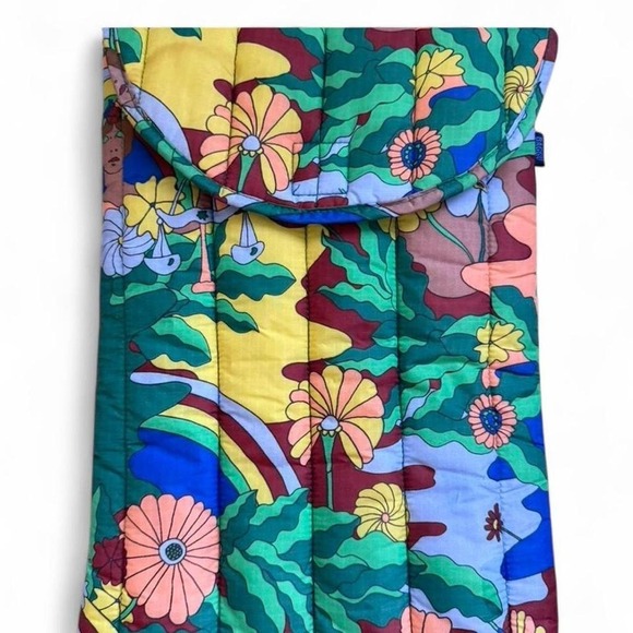 Baggu 16" Libra Puffy Laptop Sleeve - Picture 1 of 4